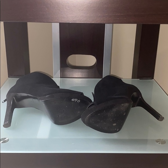 Black peep toe suede bootie heels - Picture 3 of 4